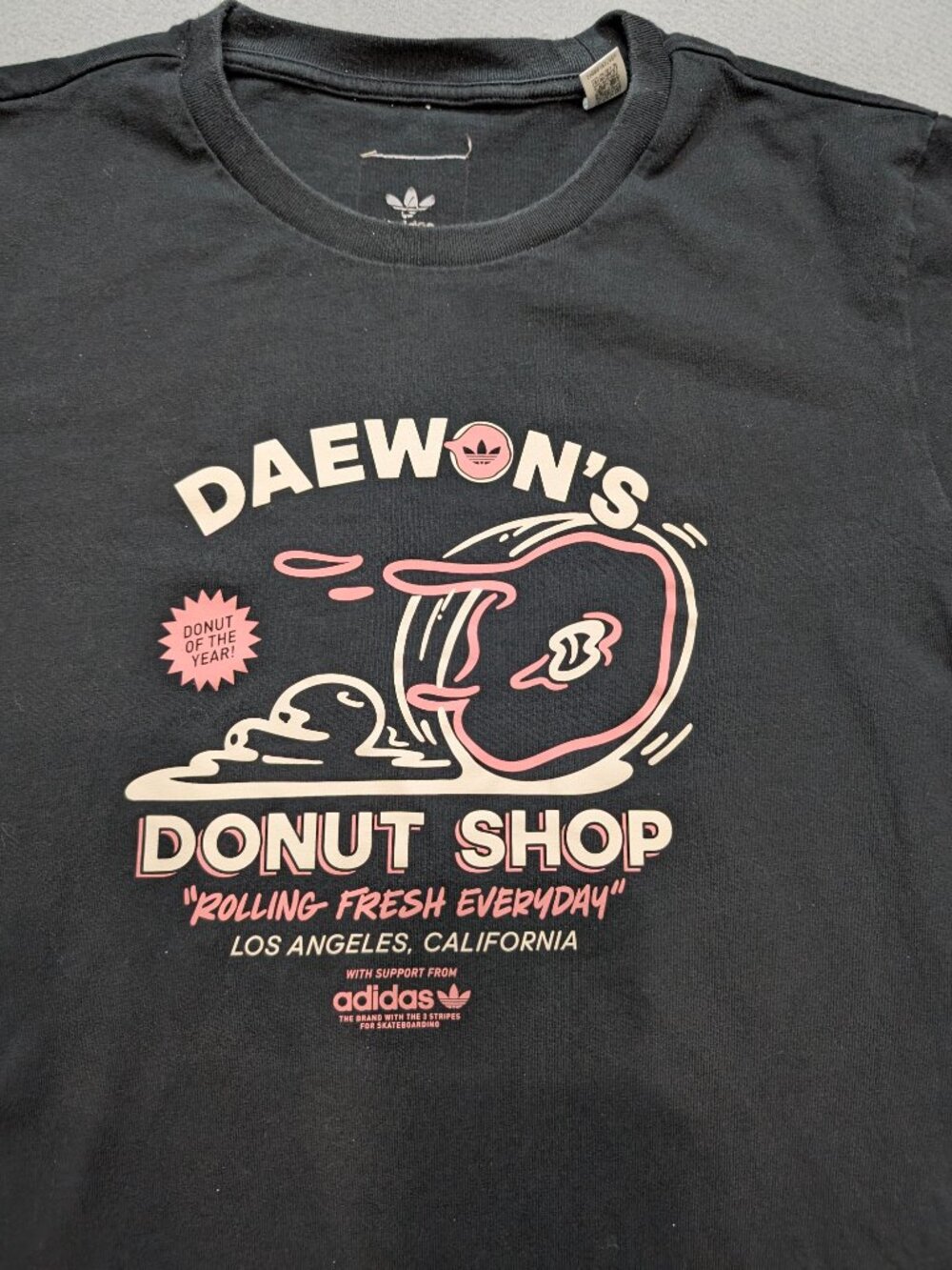 adidas Daewon Song Donut Shop Skateboarding Graphic T-Shirt M